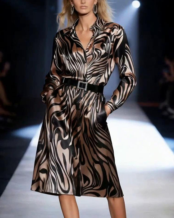 Kleid Mit Tierprint Und Elegantem Ambiente