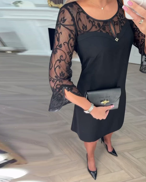 Unifarbenes Langarmkleid mit Patchwork-Details