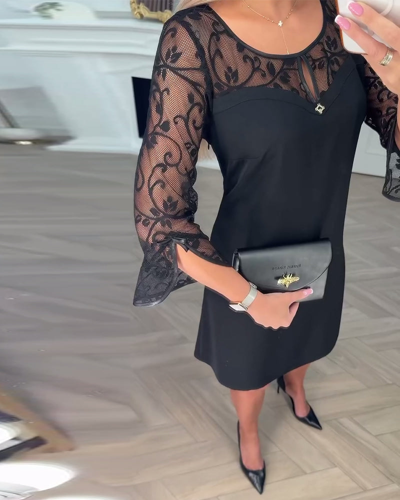 Unifarbenes Langarmkleid mit Patchwork-Details