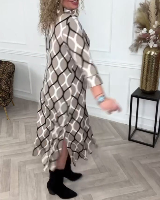 Kleid mit geknöpftem Revers und geometrischem Druck