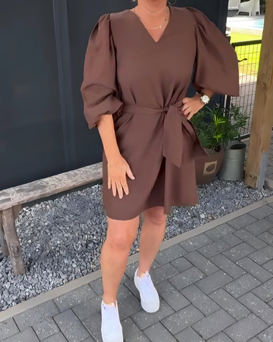 Kleid Mit V-Ausschnitt Und Puffärmel Gerade Passform