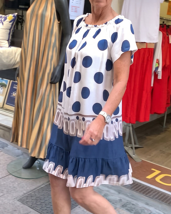 Kleid Quadratischer Ausschnitt Großes Pünktchen Rüsche Kontrast