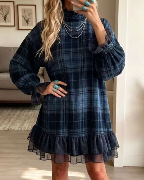 Kleid Kariert Halb Rollkragen Rüsche