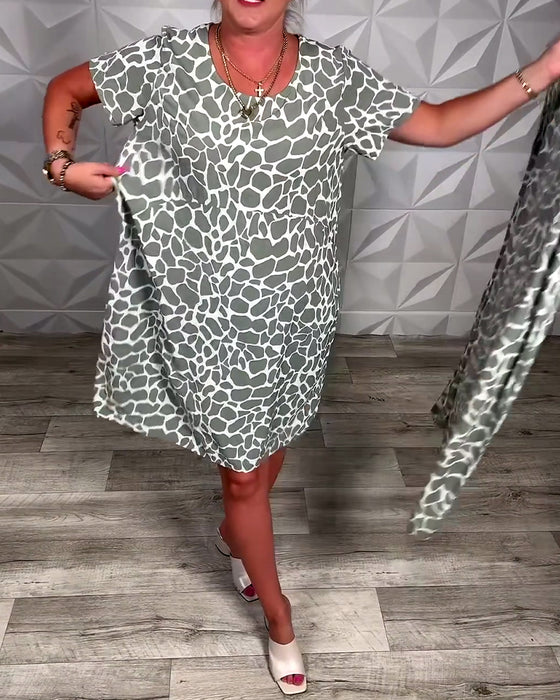 Lässiges Kleid mit Rundhalsausschnitt und Print