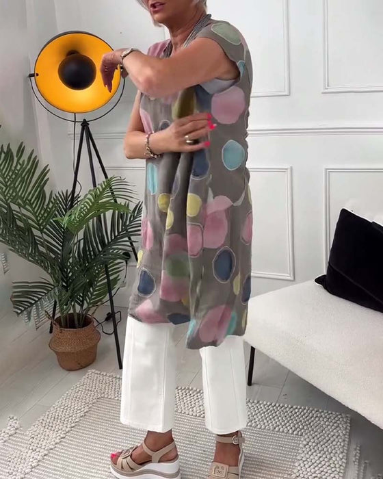 Bunte bluse mit tupfenmuster