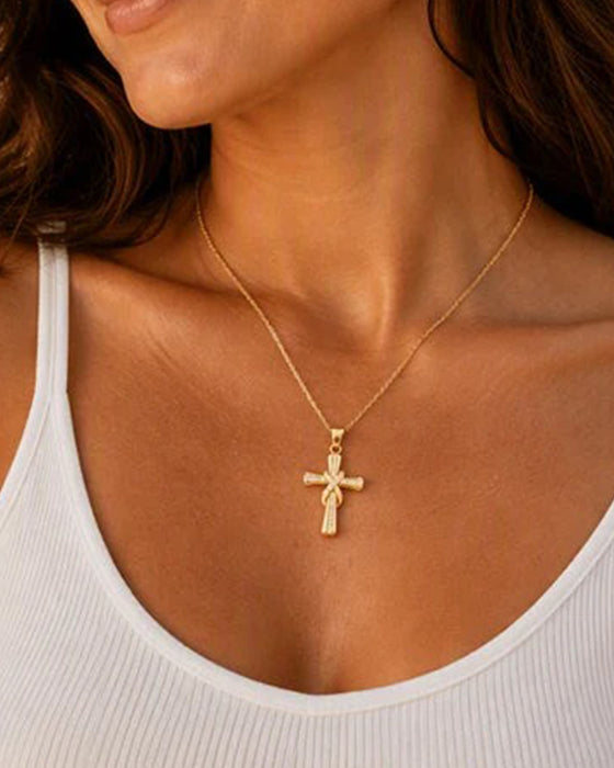 ✝️ Damen Halskette mit funkelndem Kreuzanhänger – Elegantes gedrehtes Design für Alltag & besondere Anlässe