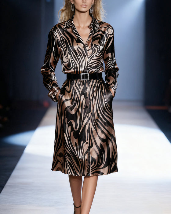 Kleid Mit Tierprint Und Elegantem Ambiente