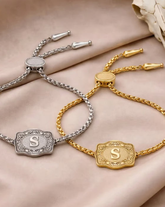 Armband Geprägter Buchstabe