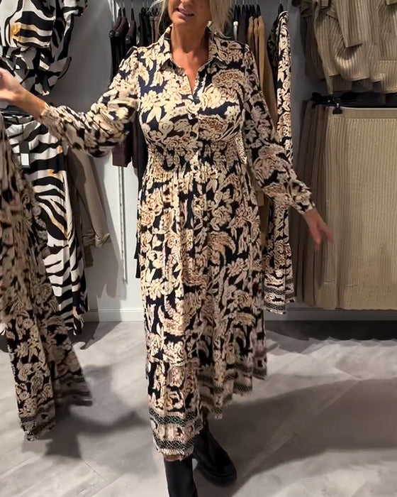 Modisches Kleid Mit Kragen Und Print