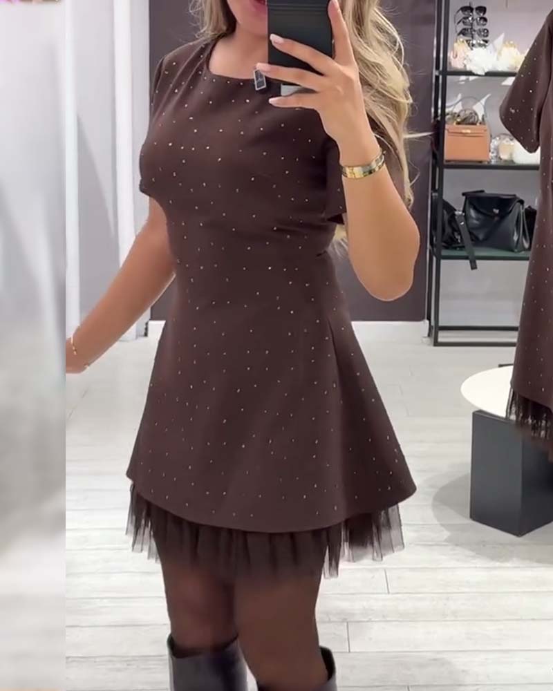 Elegantes Kleid aus schimmerndem Netz-Patchwork