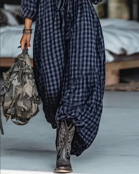 Modernes Kleid mit Karo-Revers und Bindegurt