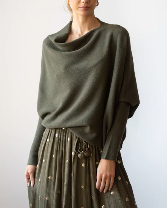 Innovative Asymmetrische Drapierte Strickmode