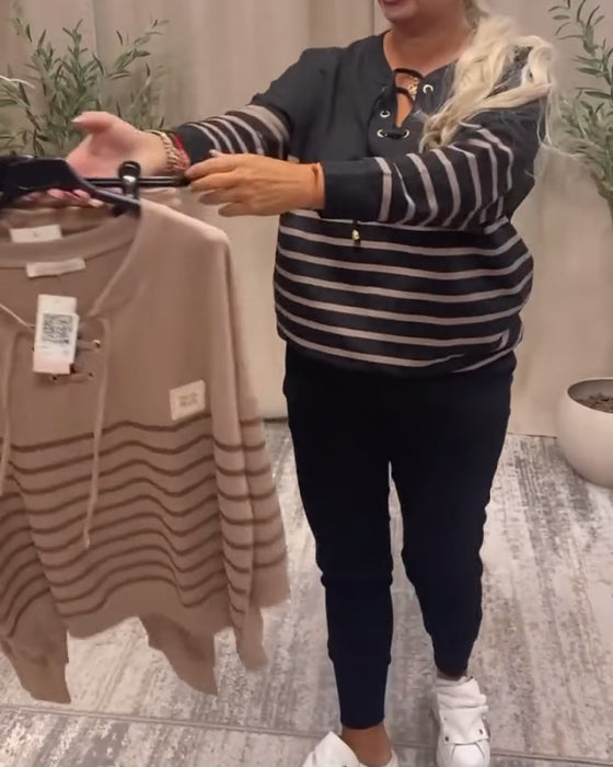 zweiteiliges Set mit lässiger gestreifter Sporthose bis zum Knöchel