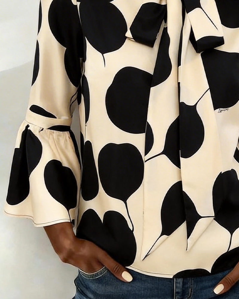 Bluse Mit Blattmuster Und Bindeband