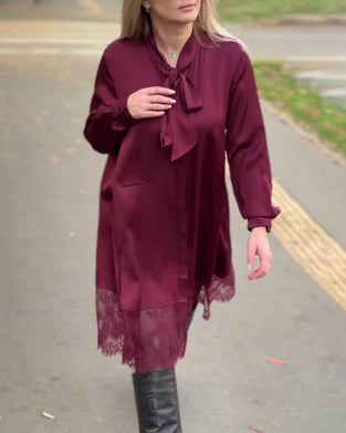 Locker Sitzendes Kleid Mit Spitzendetails