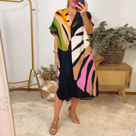 Freizeitkleid mit farbenfrohem Blattdruck