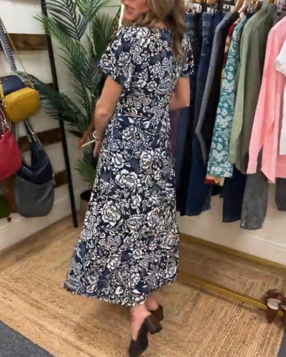 Kurzärmeliges Kleid mit Blumendruck