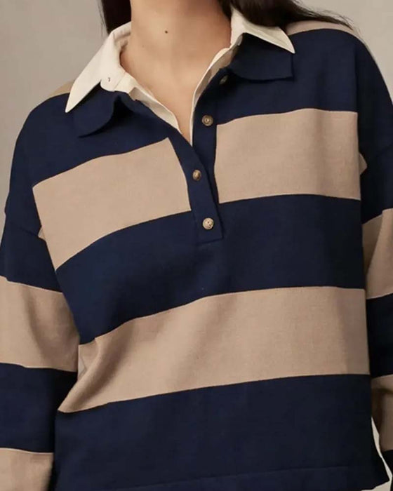 Pullover Mit Breitem Gestreiftem Geknöpftem Revers