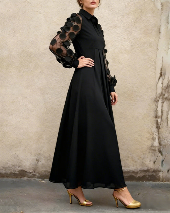 Elegantes modisches Kleid mit V-Ausschnitt