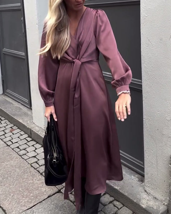 Elegantes Uni-Kleid mit V-Ausschnitt