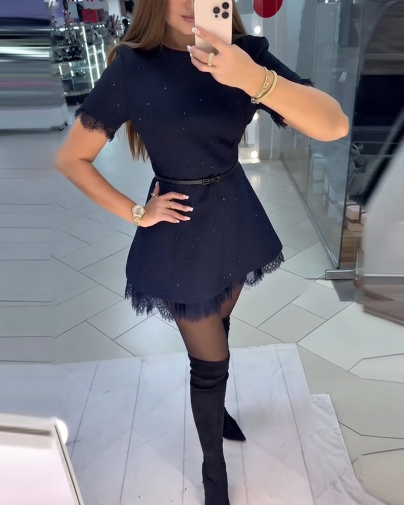 Funkelndes Spitzenkleid mit kurzen Ärmeln und A-Linie