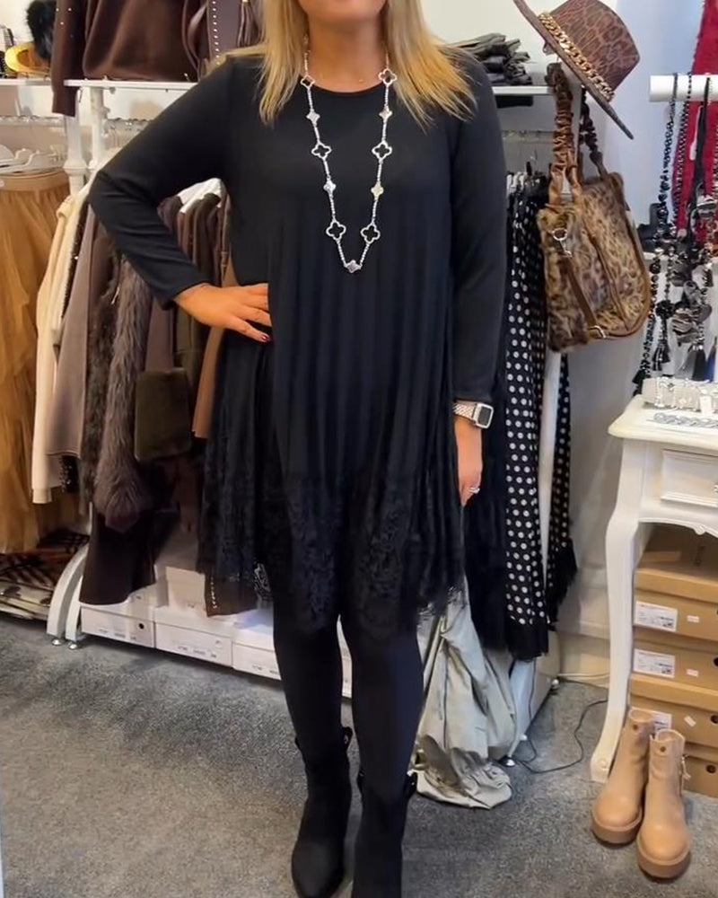 Weites Kleid mit Rundhalsausschnitt und Falten