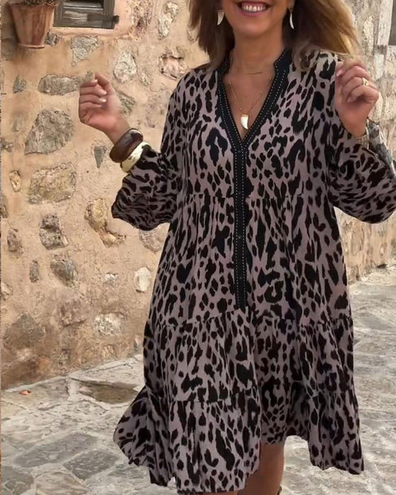 Kleid V-Ausschnitt Leopardenprint Schwingrock