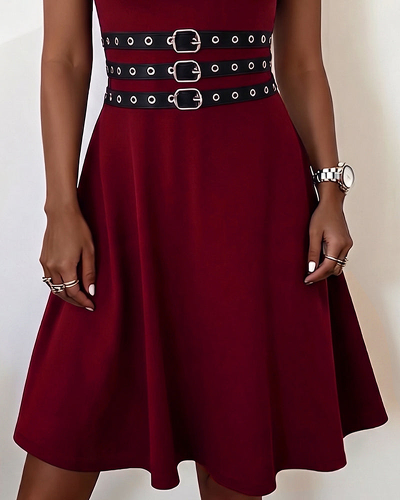 Kleid Quadratischer Ausschnitt Träger Metallring Ärmellos