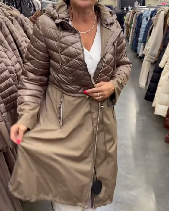 lange gesteppte Jacke mit Kapuze