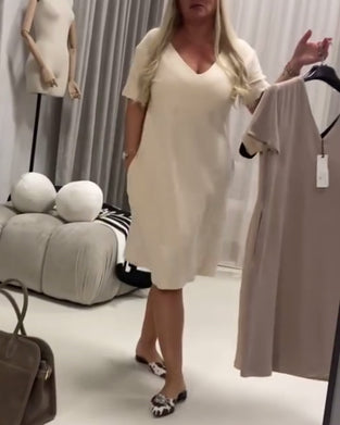 Modisches Und Elegantes Kleid Mit V-Ausschnitt