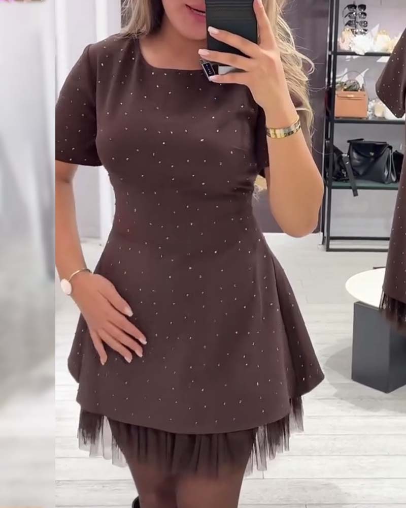 Elegantes Kleid aus schimmerndem Netz-Patchwork