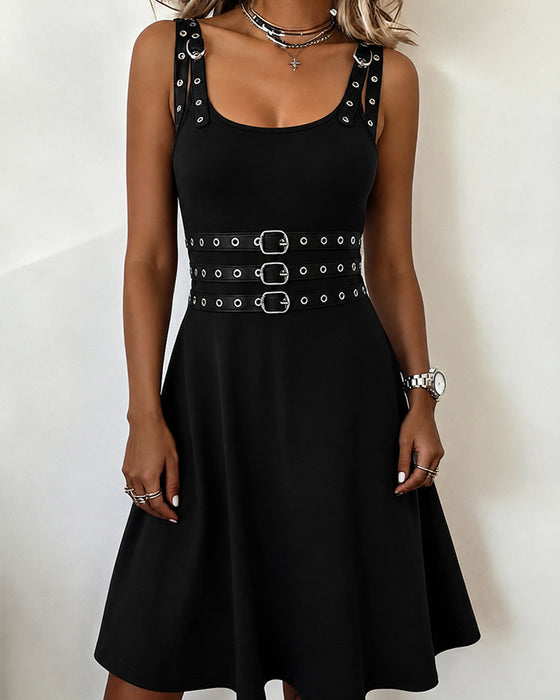 Kleid Quadratischer Ausschnitt Träger Metallring Ärmellos