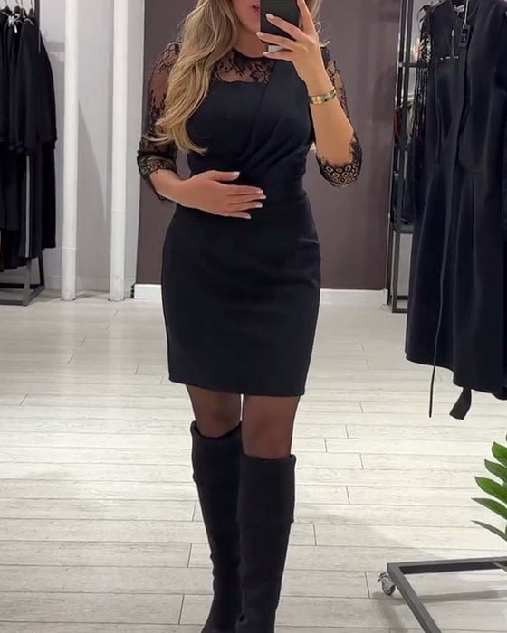 Kleid mit taillierender Passform und Patchwork-Details