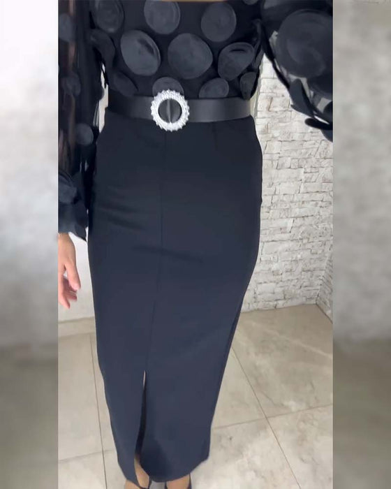 Figurbetontes Kleid im französischen Stil mit Puffärmeln