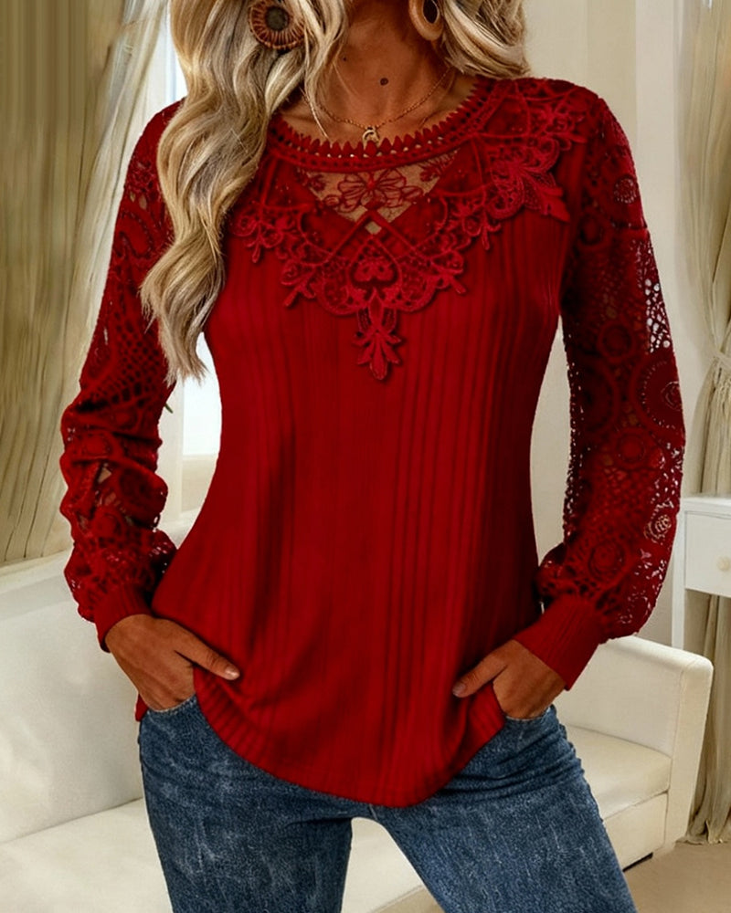 Unifarbenes Top mit Patchwork-Details und Rippenstruktur