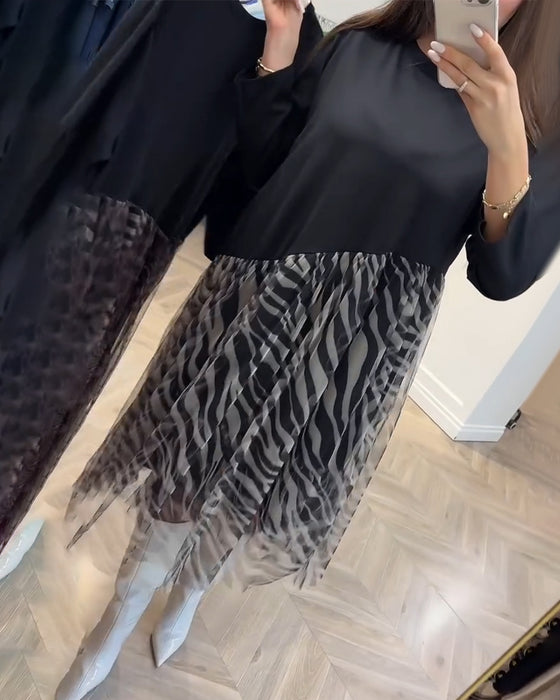 kleid mit rundhalsausschnitt und patchwork-mesh-print