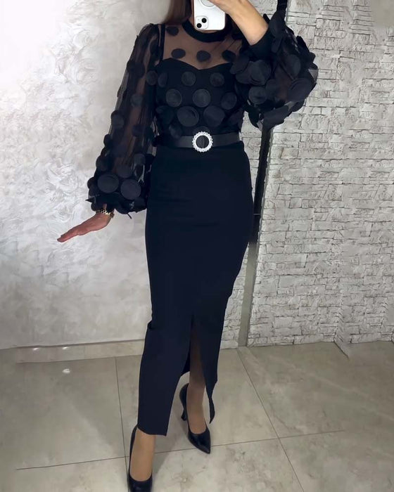 Figurbetontes Kleid im französischen Stil mit Puffärmeln