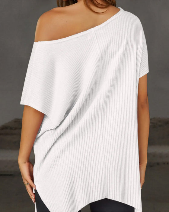 T-Shirt Unregelmäßig Off-Shoulder Kurzer Ärmel Gerippt