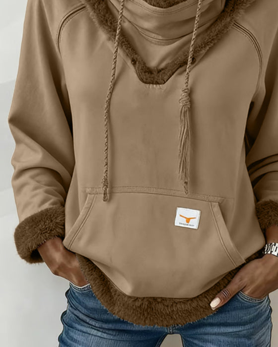 Langärmliges Sweatshirt mit Patchwork-Details und Tasche