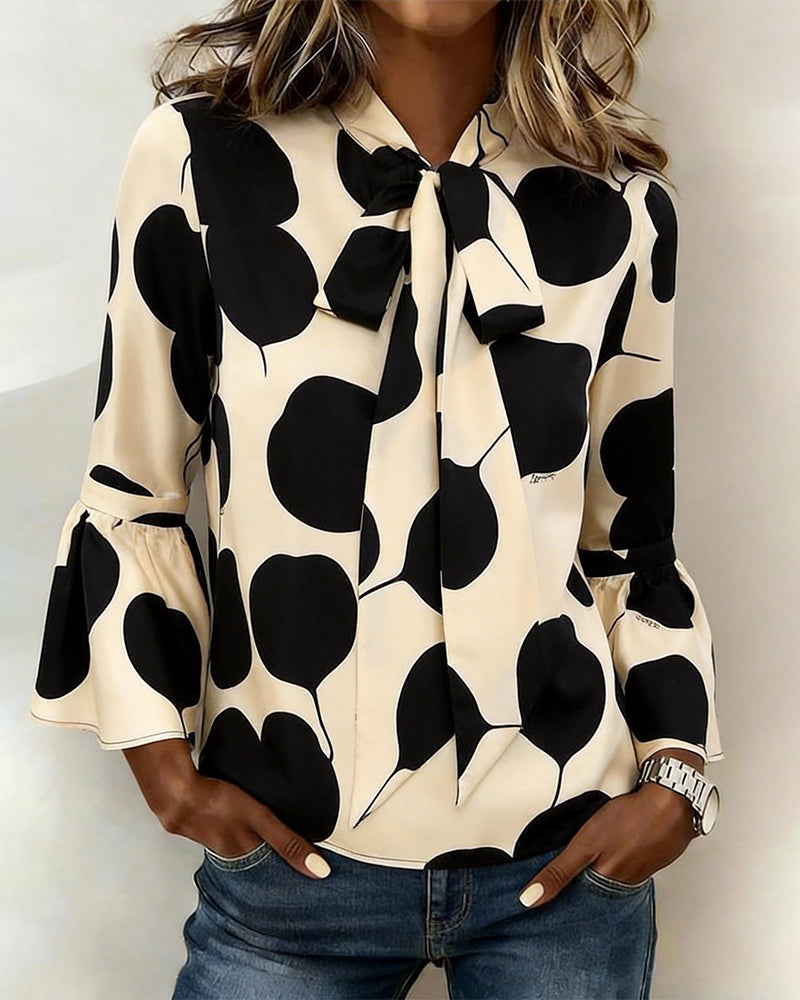 Bluse Mit Blattmuster Und Bindeband