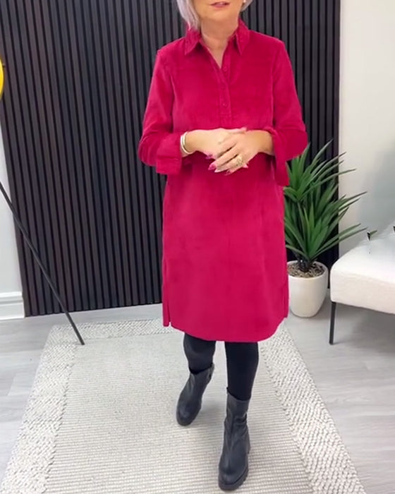 Unifarbenes langärmeliges Kleid mit Revers