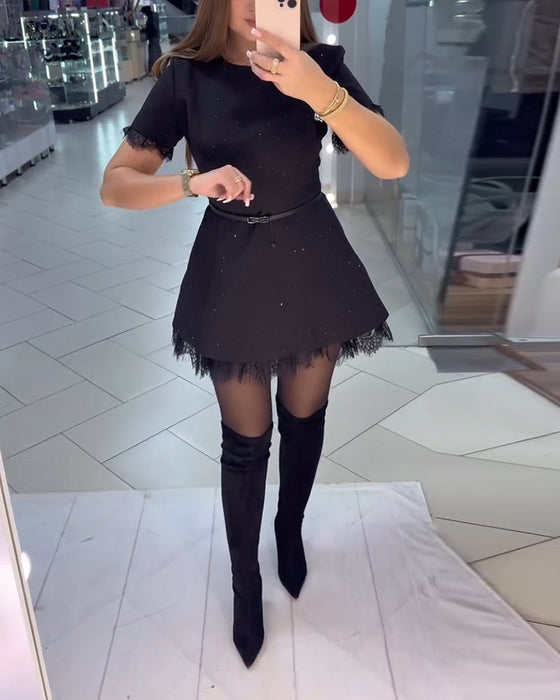 Funkelndes Spitzenkleid mit kurzen Ärmeln und A-Linie