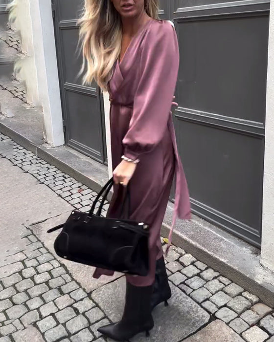 Elegantes Uni-Kleid mit V-Ausschnitt