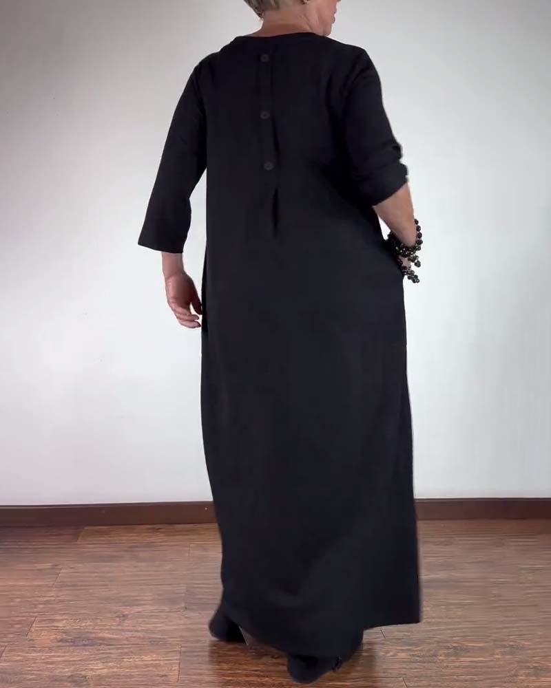 Einfarbiges, lockeres kleid mit rundhalsausschnitt