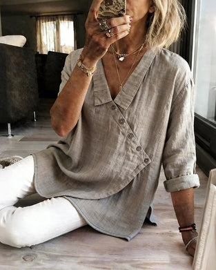 Bluse mit asymmetrischer diagonaler Knopfleiste und Kragen