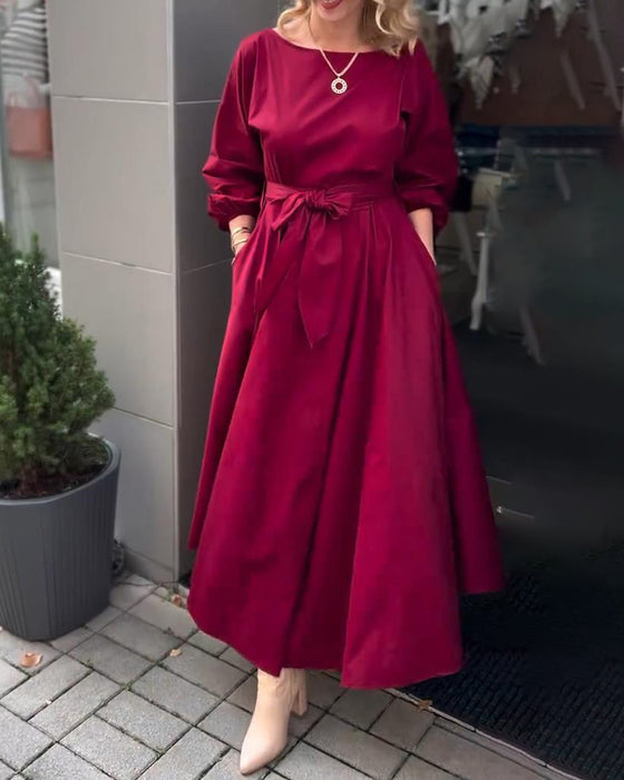 Lockeres und modernes Kleid mit langen Ärmeln