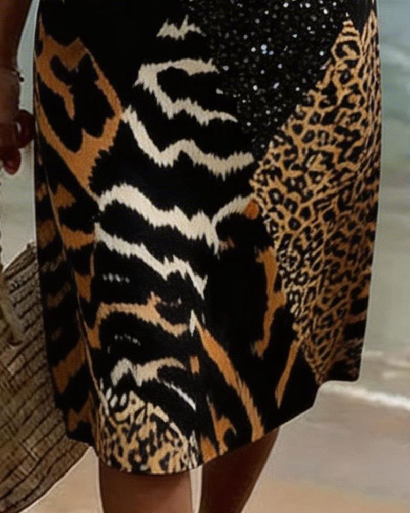 Kleid mit Leopardenmuster und V-Ausschnitt