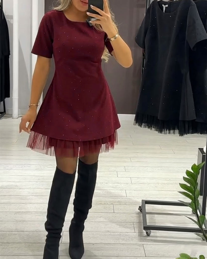 Elegantes Kleid aus schimmerndem Netz-Patchwork