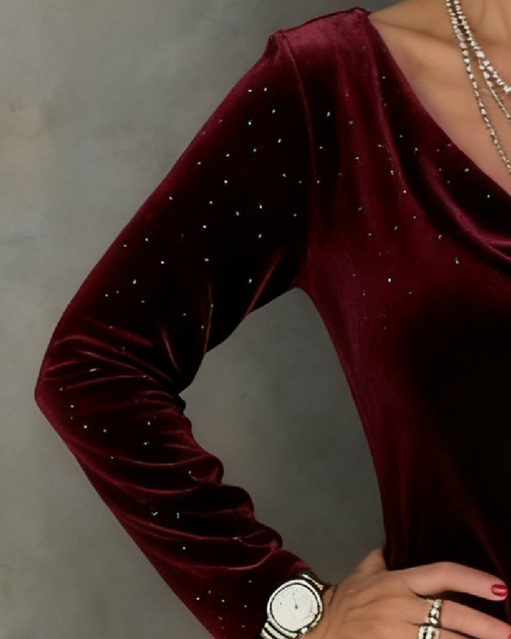 Kleid mit feinem Schimmer und gerader Silhouette