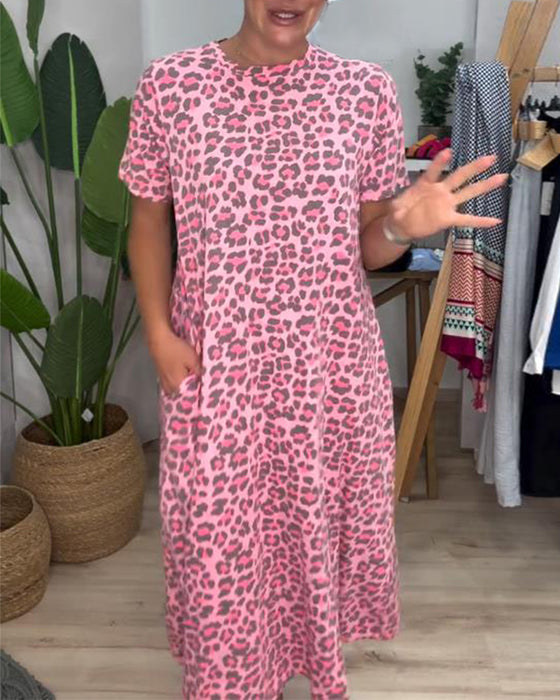 Kleid Kurzärmelig Rundhals Leopardenmuster